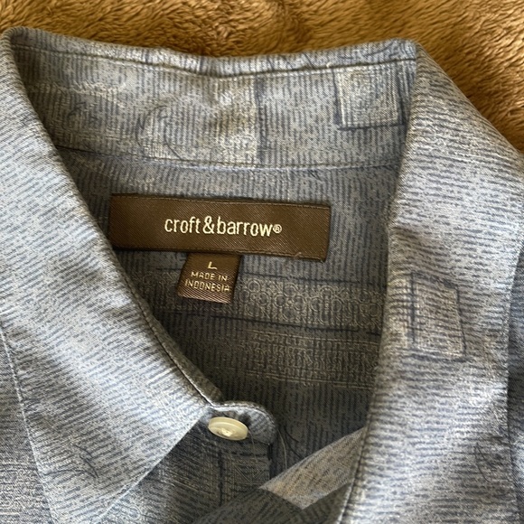 Croft & Barrow Mens Short Sleeves Shirt in Light Blue with slight Tropical Print - Picture 4 of 9